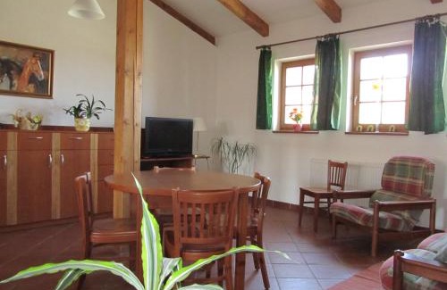 Krutenice Hotel | Hotelový a jezdecký areál Dvůr Krutěnice
