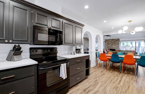 Austin House | HotTub~Pool~Firepit~GameRoom~Yoga Gym~EV Charger