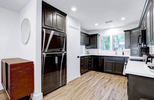 Austin House | HotTub~Pool~Firepit~GameRoom~Yoga Gym~EV Charger