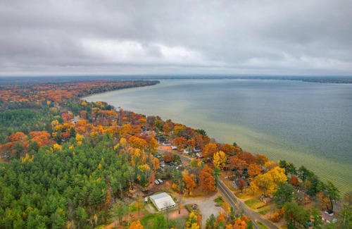 Houghton Lake House | Houghton Lake Vacation Rental - Walk to the Water!