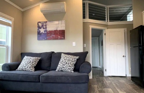 Hutto House | House ∙ 1 bedroom ∙ 6 guests
