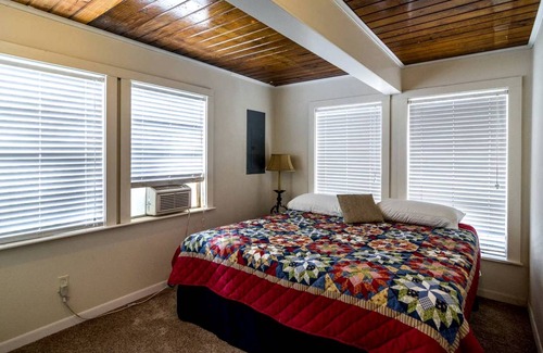 Woden House | House ∙ 14 bedrooms ∙ 53 guests