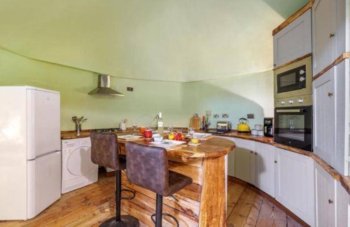 Black Torrington House | House ∙ 2 bedrooms ∙ 4 guests