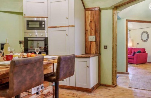 Black Torrington House | House ∙ 2 bedrooms ∙ 4 guests