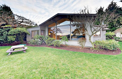Lake Forest Park House | House ∙ 2 bedrooms ∙ 4 guests