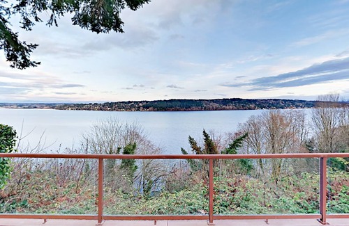 Lake Forest Park House | House ∙ 2 bedrooms ∙ 4 guests