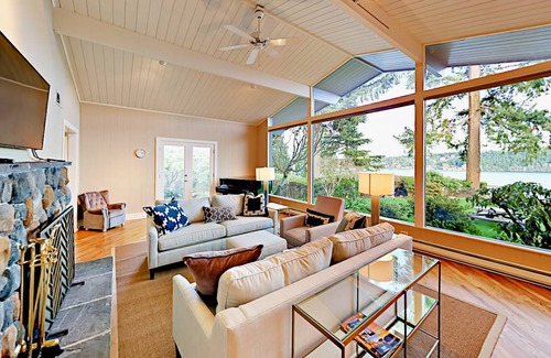 Lake Forest Park House | House ∙ 2 bedrooms ∙ 4 guests