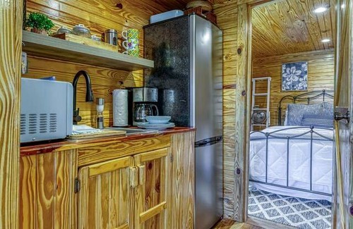 Rogersville House | House ∙ 2 bedrooms ∙ 4 guests