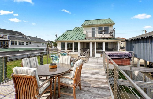 Clear Lake Shores House | House ∙ 3 bedrooms ∙ 8 guests