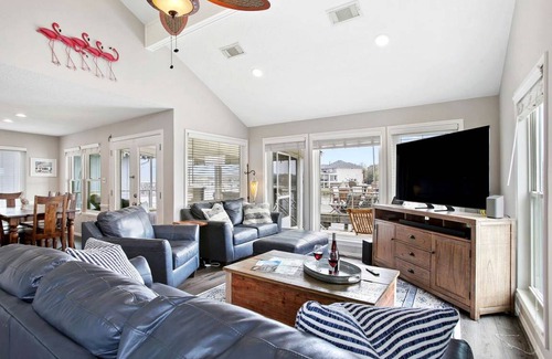 Clear Lake Shores House | House ∙ 3 bedrooms ∙ 8 guests