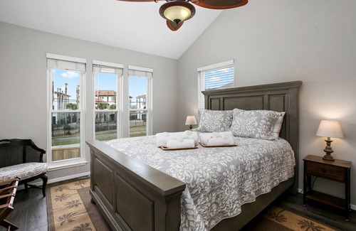 Clear Lake Shores House | House ∙ 3 bedrooms ∙ 8 guests