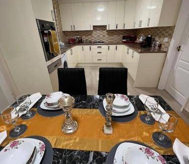 Smethwick House | House ∙ 3 bedrooms ∙ 5 guests