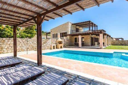 Lefkogeia House | House ∙ 3 bedrooms ∙ 6 guests