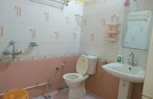 Gwalior House | HOUSE, 3 PRIVATE DOUBLE BEDROOMS WITH BATH AND KITCHEN
