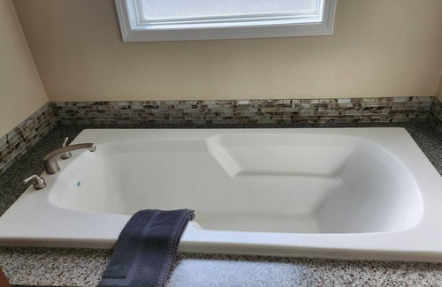 Lake Jackson House | House, 3brm, 2 bath, full kitchen, living room, washer/dryer.