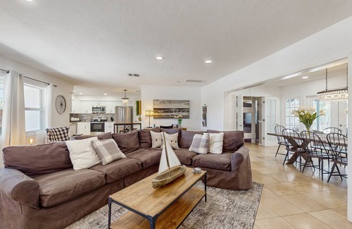 South Poinsettia House | House ∙ 4 bedrooms ∙ 8 guests