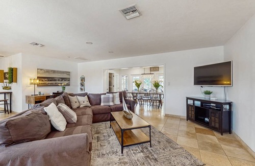 South Poinsettia House | House ∙ 4 bedrooms ∙ 8 guests