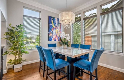 Midtown House | House ∙ 4 bedrooms ∙ 16 guests