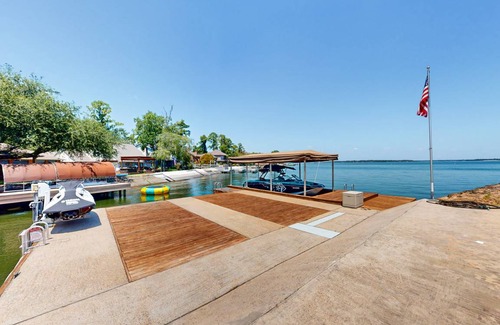 Walden on Lake Conroe House | House ∙ 5 bedrooms ∙ 17 guests
