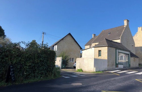 Sainte-Honorine-des-Pertes House | House 500 m from the beach in Aure sur mer