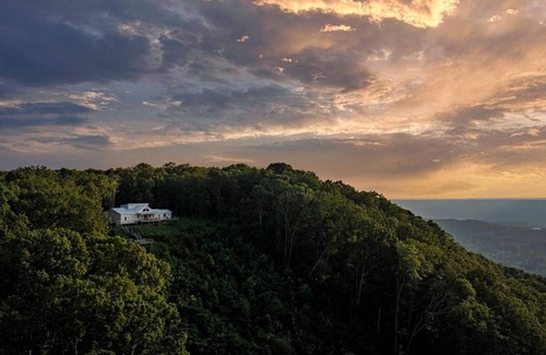 Fort Payne House | House ∙ 6 bedrooms ∙ 18 guests