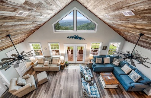 Fort Payne House | House ∙ 6 bedrooms ∙ 18 guests