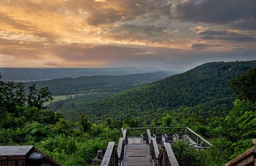 Fort Payne House | House ∙ 6 bedrooms ∙ 18 guests