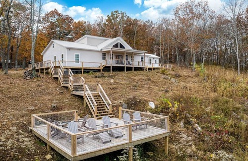 Fort Payne House | House ∙ 6 bedrooms ∙ 18 guests