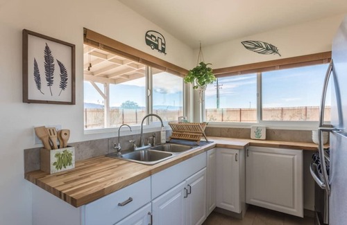Wonder Valley House | House 6 · *Private Hot Springs* Chaparral Cabin