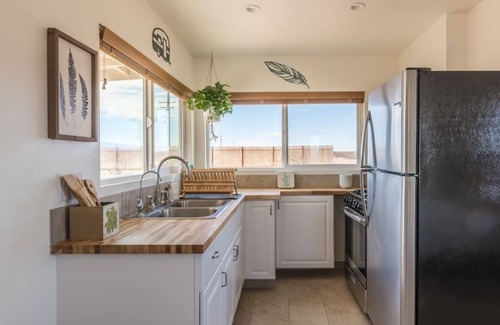 Wonder Valley House | House 6 · *Private Hot Springs* Chaparral Cabin