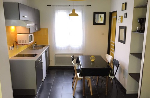 La Rochelle House | House 700m from the beach with garden for 4/pers and private parking/ref : Ang T2