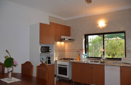 Benatrite House | House Alto dos Agostos