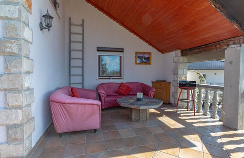 Trn Apartment | House Aronija - Comfort Three Bedroom Apartment with Terrace (1 OG)