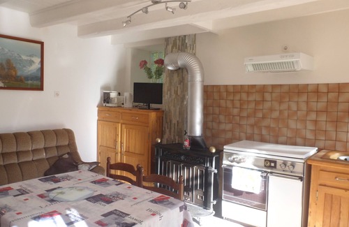 Chamoux-sur-Gelon House | House at the foot of the mountain