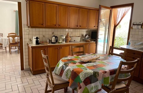 Speracedes Villa | House between sea and mountains, near Grasse, swimming pool & view to Cannes bay