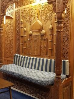 Dal Lake Boat Rental | House Boat Hardy Palace