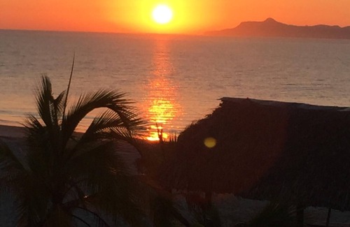 Punta Chame Boat Rental | House-Boat Made in tropical Woods, in front the sea, dreamy!
