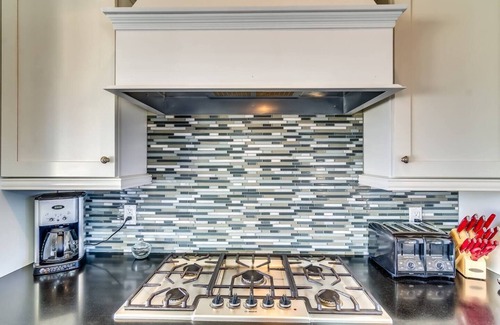 Prattville House | House Built For Groups - 4 Suites, 8 Beds, 5 TV's!