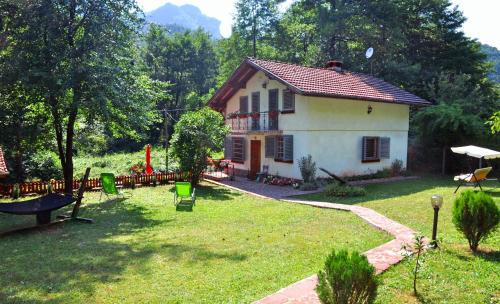 Teteven House | House By The River