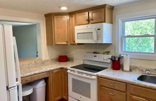 Newport House | House Close to Blacksburg Virginia, Virginia Tech, New River & Appalachian Trail