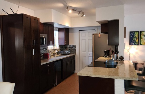 Hialeah House | House close to shopping and more-18 minutes to airport-25 minutes to beaches.