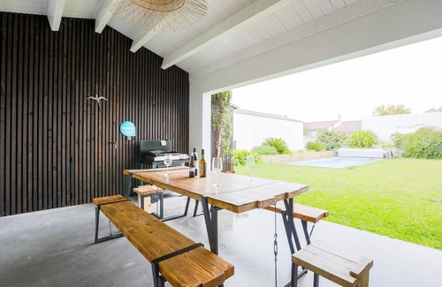 Le Bois-Plage-en-Re House | House for 10, pool, in the heart of the Ile de Ré