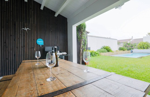 Le Bois-Plage-en-Re House | House for 10, pool, in the heart of the Ile de Ré