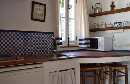 Cazalla De La Sierra Cottage | House for 4 people on the Las Navezuelas estate
