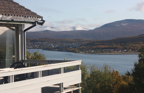 Kvaløysletta House | House for larger groups or family