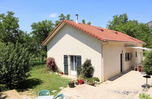 Sainte-Eulalie-en-Royans House | House in the Walnuts