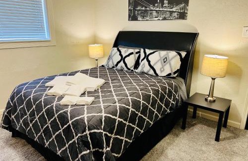 Grogan's Mill Apartment | House FREE Parking 3 Bed & Backyard