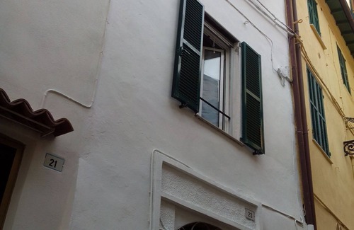 Sanremo Centre House | House from ground to sky