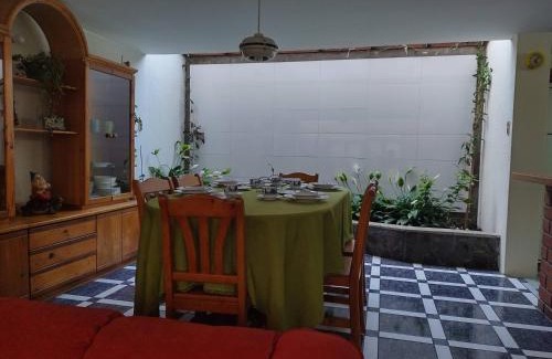 Cerro Colorado District House | House garden airport