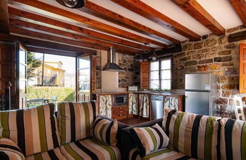 Villanueva de la Pena House | House, ideal for 6 people, private garden, beside a river, close to the sea